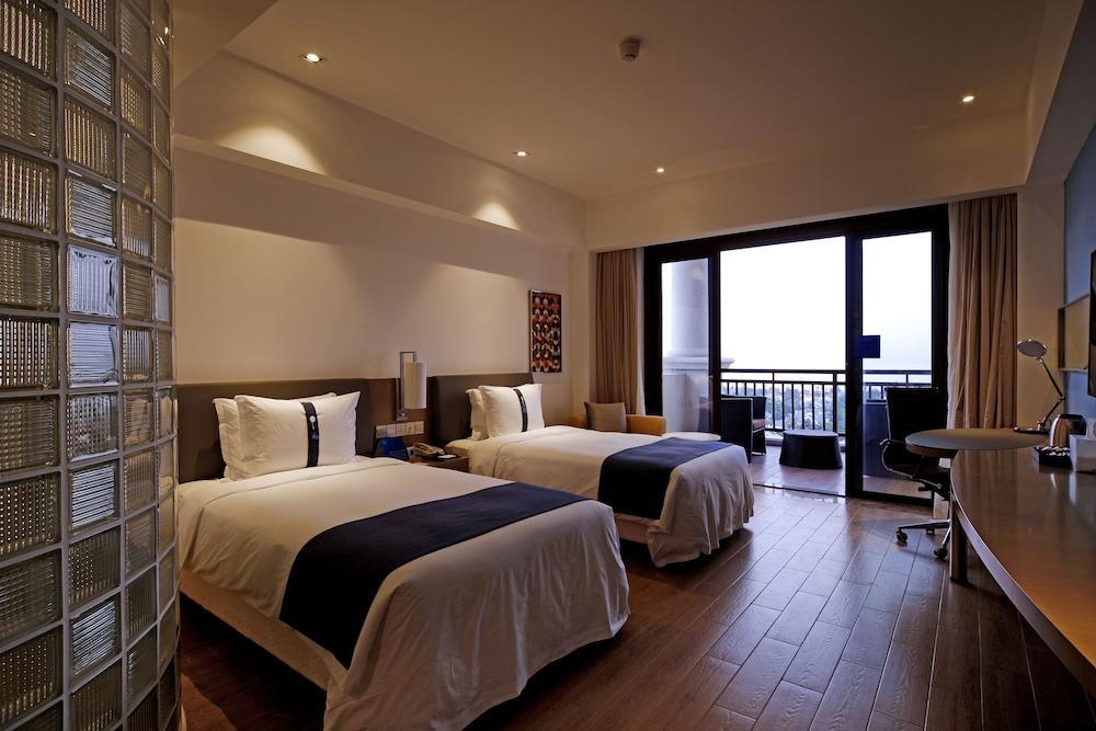 Holiday Inn Express Haikou West Coast By Ihg Exterior photo