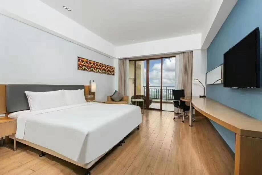 Holiday Inn Express Haikou West Coast By Ihg Exterior photo