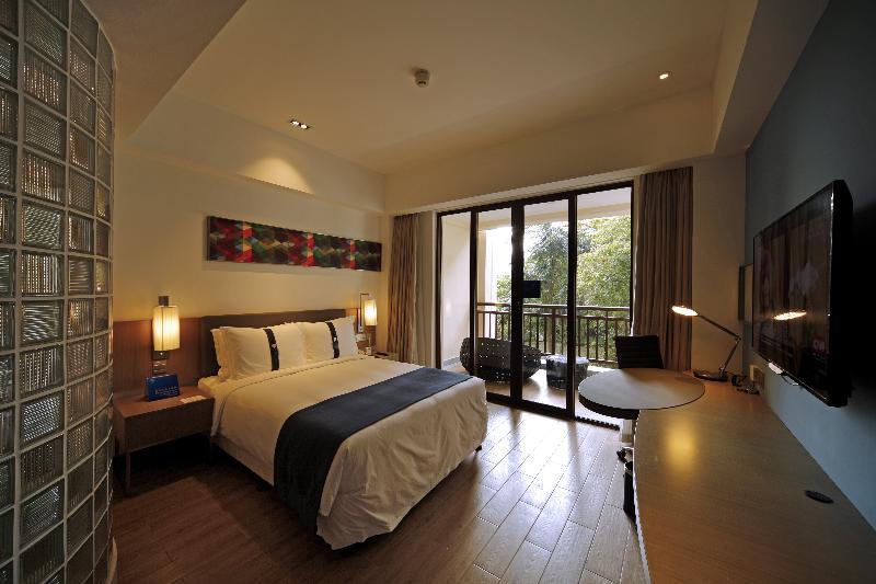 Holiday Inn Express Haikou West Coast By Ihg Exterior photo