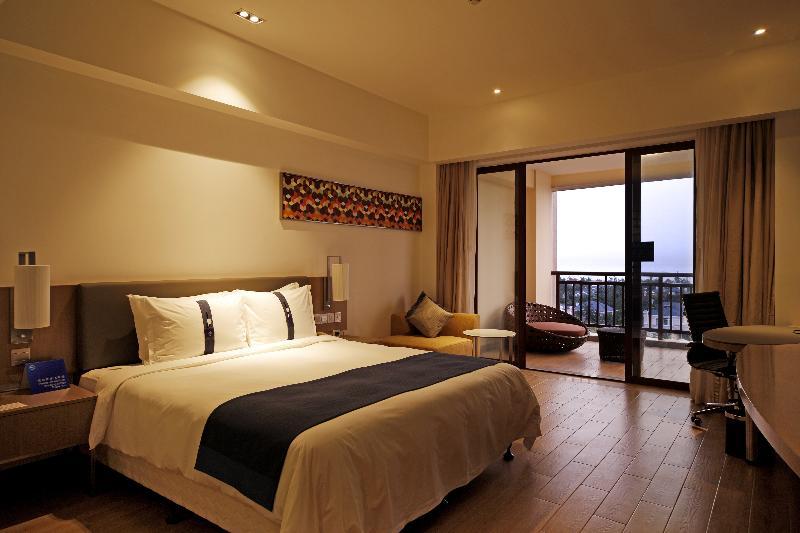 Holiday Inn Express Haikou West Coast By Ihg Exterior photo