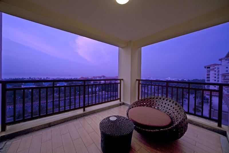 Holiday Inn Express Haikou West Coast By Ihg Exterior photo